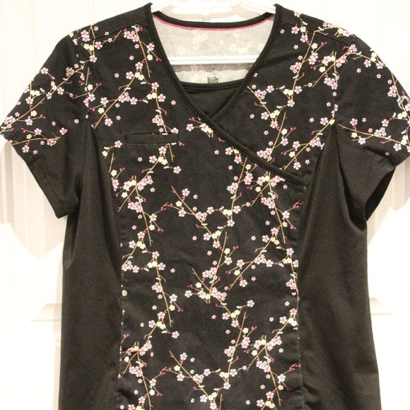 2/$20 🏷 Health Pro Scrub Top Size Large - Picture 2 of 3